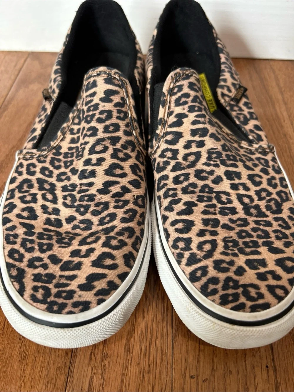 Vans Sneakers Slip On Shoes Leopard Print Women’s Size 8.5 Black Brown